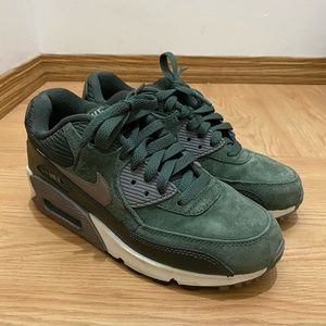 Nike Women’s Air Max 90 Leather ‘Carbon Green’